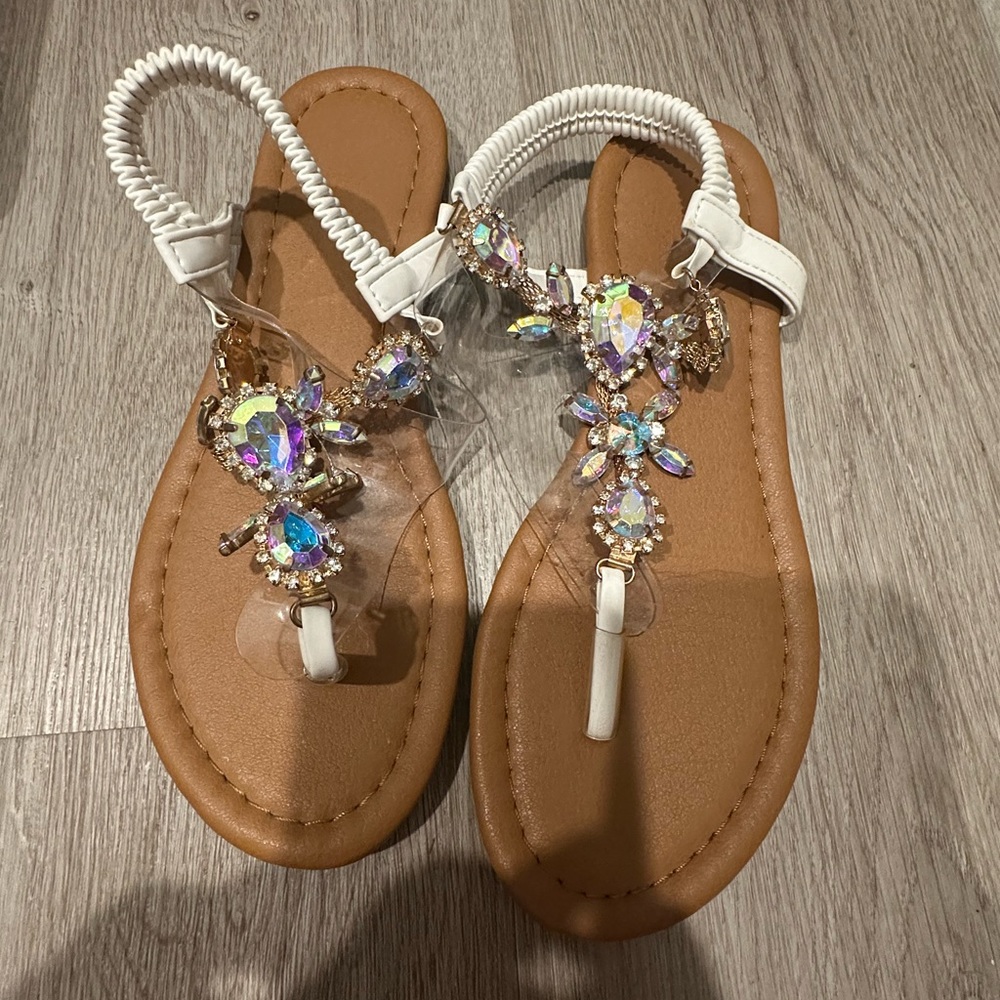 Elegant White Sandals with Crystal Embellishments